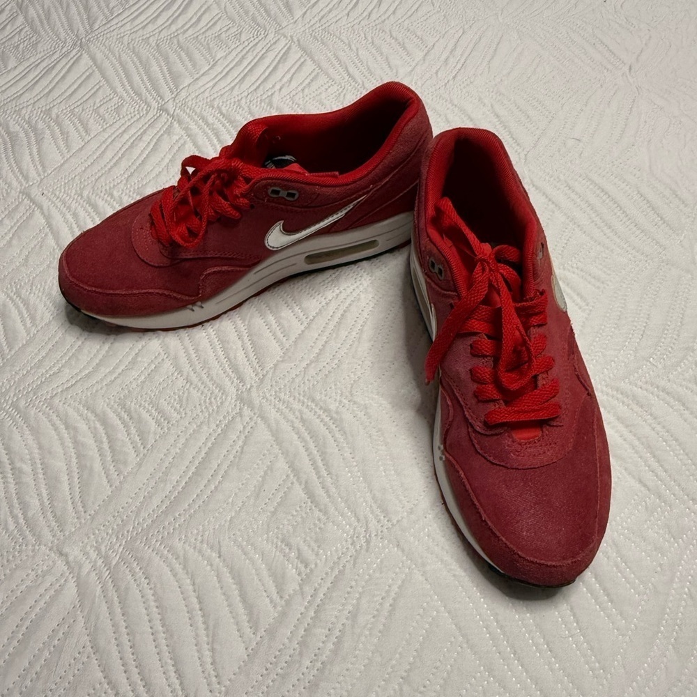 Nike Air Max One Women’s Red Suede Low Top Athletic Shoes. Size 8.5